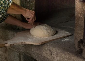 Brotbacken im Holzbackofen